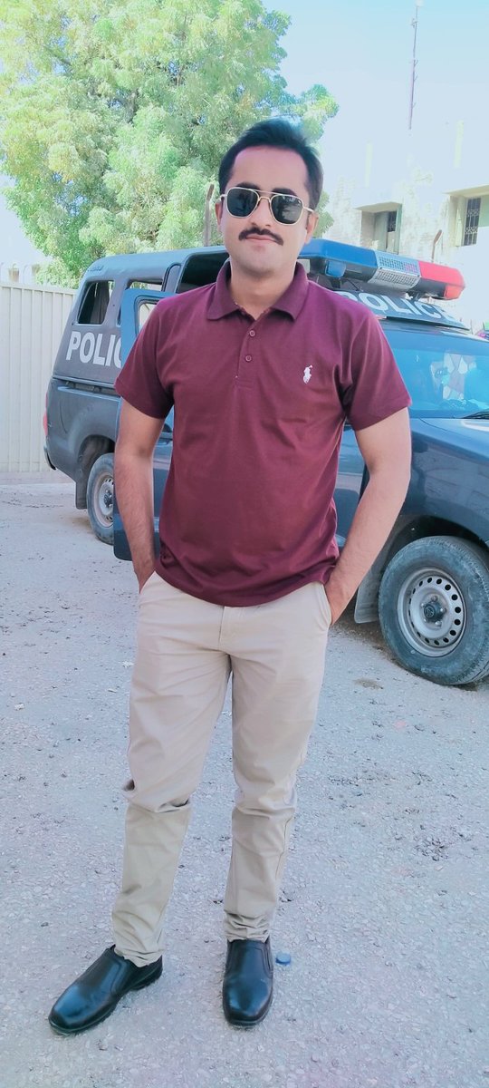 MujtabaChachar's tweet photo. لوگ اپنی بوریت دور کرنے کے لیے آپکو عزیز رکھیں تو اسے محبت سمجھنے کی غلطی نہ کیجیے۔ https://t.co/9cs97Hmx5h