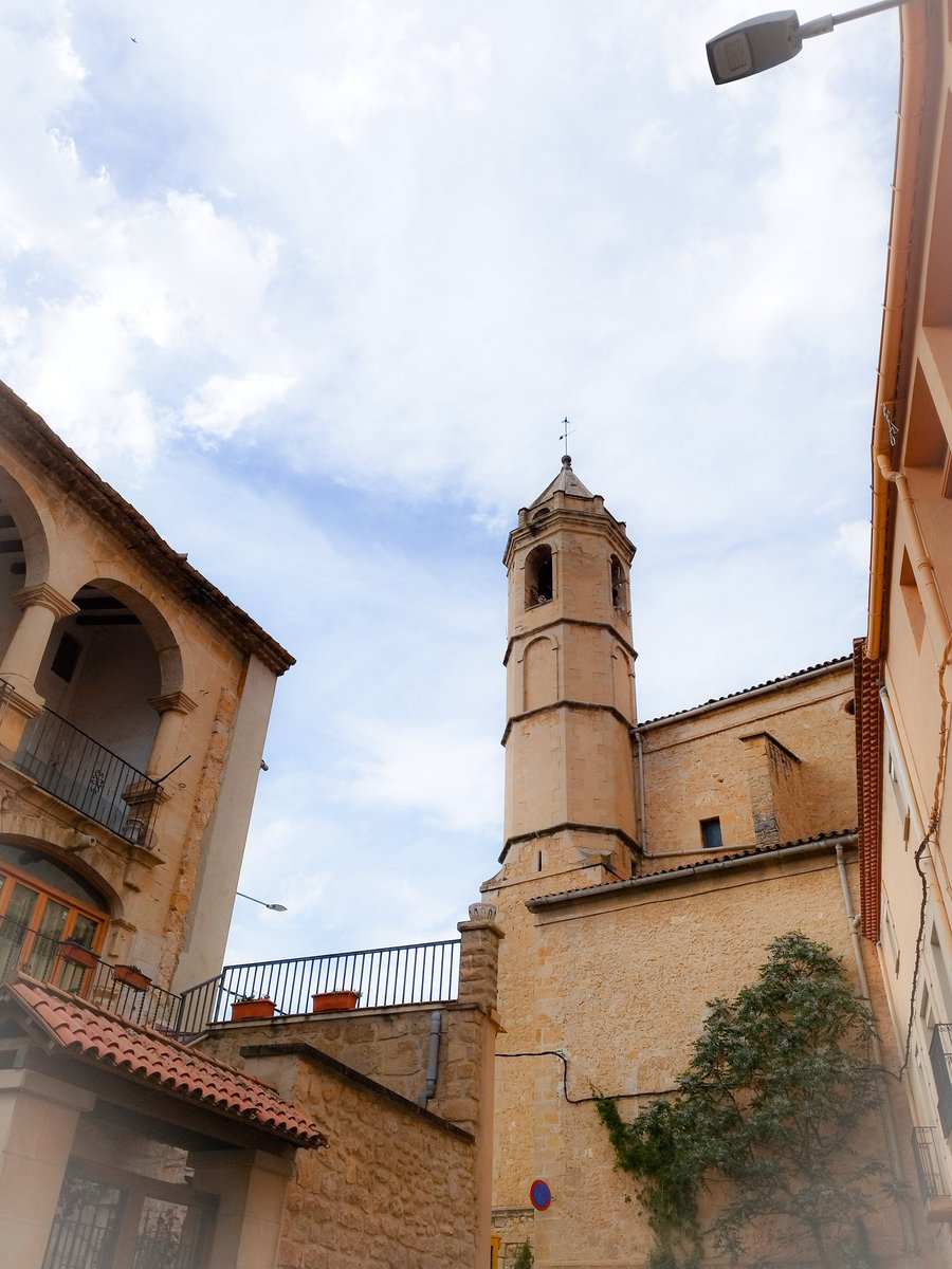 Campanar de Sant Miquel, Cervià de les Garrigues.
#esglèsiadesantmiquel #campanardesantmiquel #cerviàdelesgarrigues #lesgarrigues