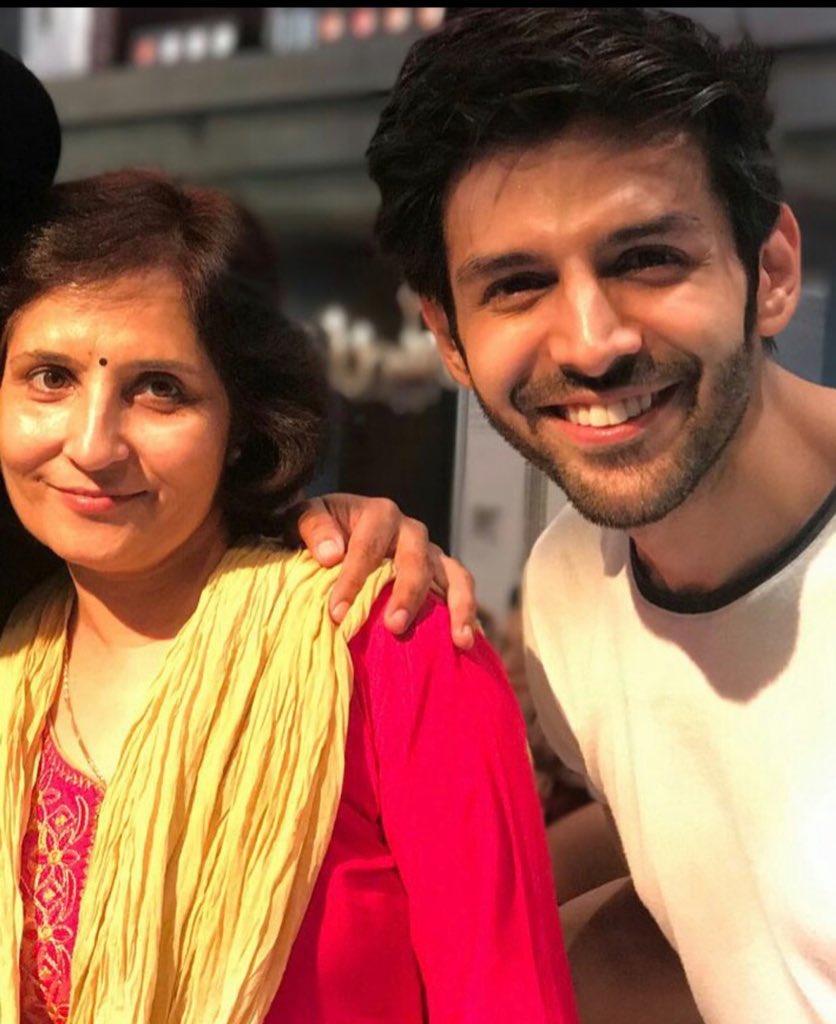 TheAaryanKartik's tweet photo. Some time ago during this month the Big C - ‘Cancer’ sneakily crept in and tried to rattle the lives of our family ! 
We were frazzled and helpless beyond despair! But thanks to the willpower, resilience and never give up attitude of this fierce soldier - My Mom, 
we turned to the Bigger C- ‘Courage’ and marched with all our might and won the dark but destined to win war!  What it taught us eventually and continues to teach us every day,  is that there’s no superpower bigger than the love and support of your family! ❤️
#SuperHero #CancerWarrior 🙏🏻