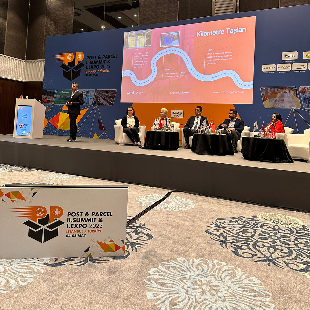 kargopark1's tweet photo. CEO'muz Erdal Özkan kargo dolaplarımızın çevre dostu özellikleri ve sürdürülebilirliği üzerinde durarak, karbon salınımını azaltan teknolojilerimiz hakkında bilgi verdi. https://t.co/LdqErg2LCL