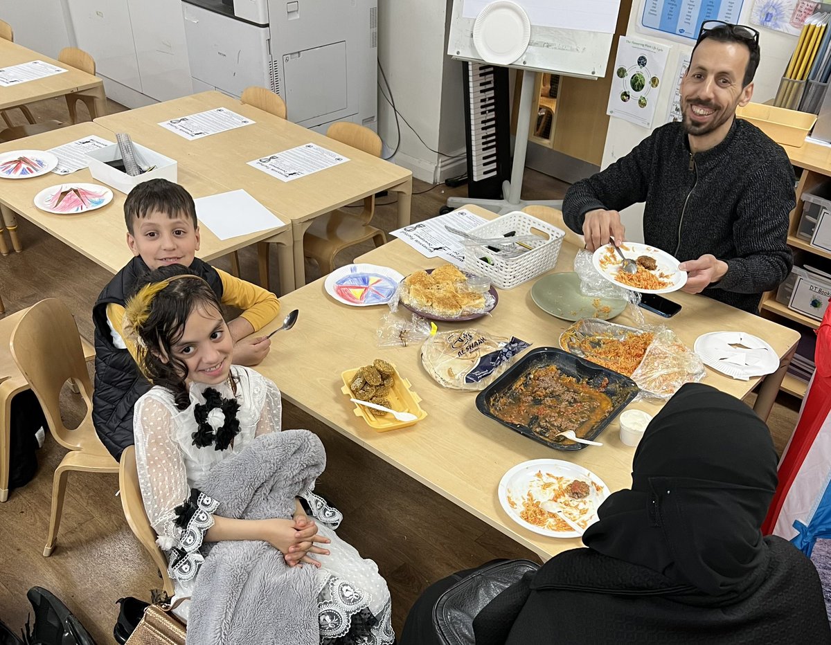SmithdownPrimY2's tweet photo. Thank you so much to everyone who came to our indoor picnic! It was a fantastic opportunity to try some delicious food and celebrate the coronation as one big, happy family! #Smithdownextra #2SR #coronation https://t.co/vgsX4tAHFN