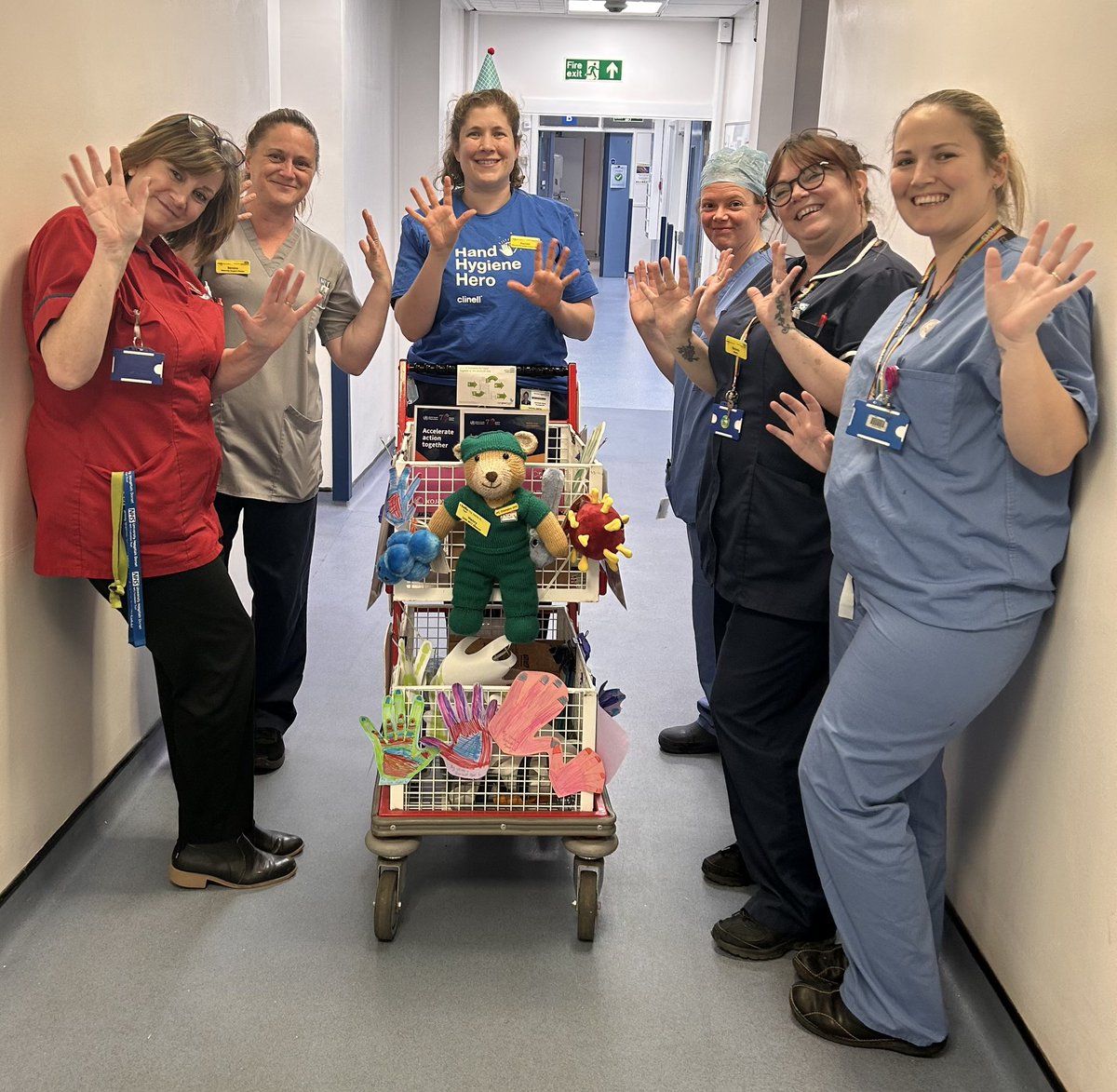 gemdouglas_84's tweet photo. Freebies, quizzes, sweet treats 🍬 Great engagement from all care groups for @WHO #HandHygieneDay @UHD_NHS #TeamIPC #CleanHands #SavesLives @MedicalCG_UHD @SpecialtiesUHD surgical CG https://t.co/EUXba7wK12