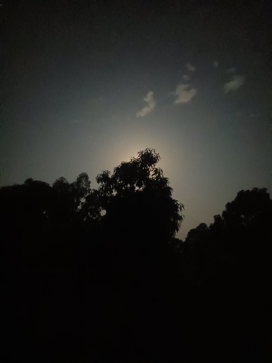 न वर्तते अत्र चन्द्रग्रहणं 
#LunarEclipse