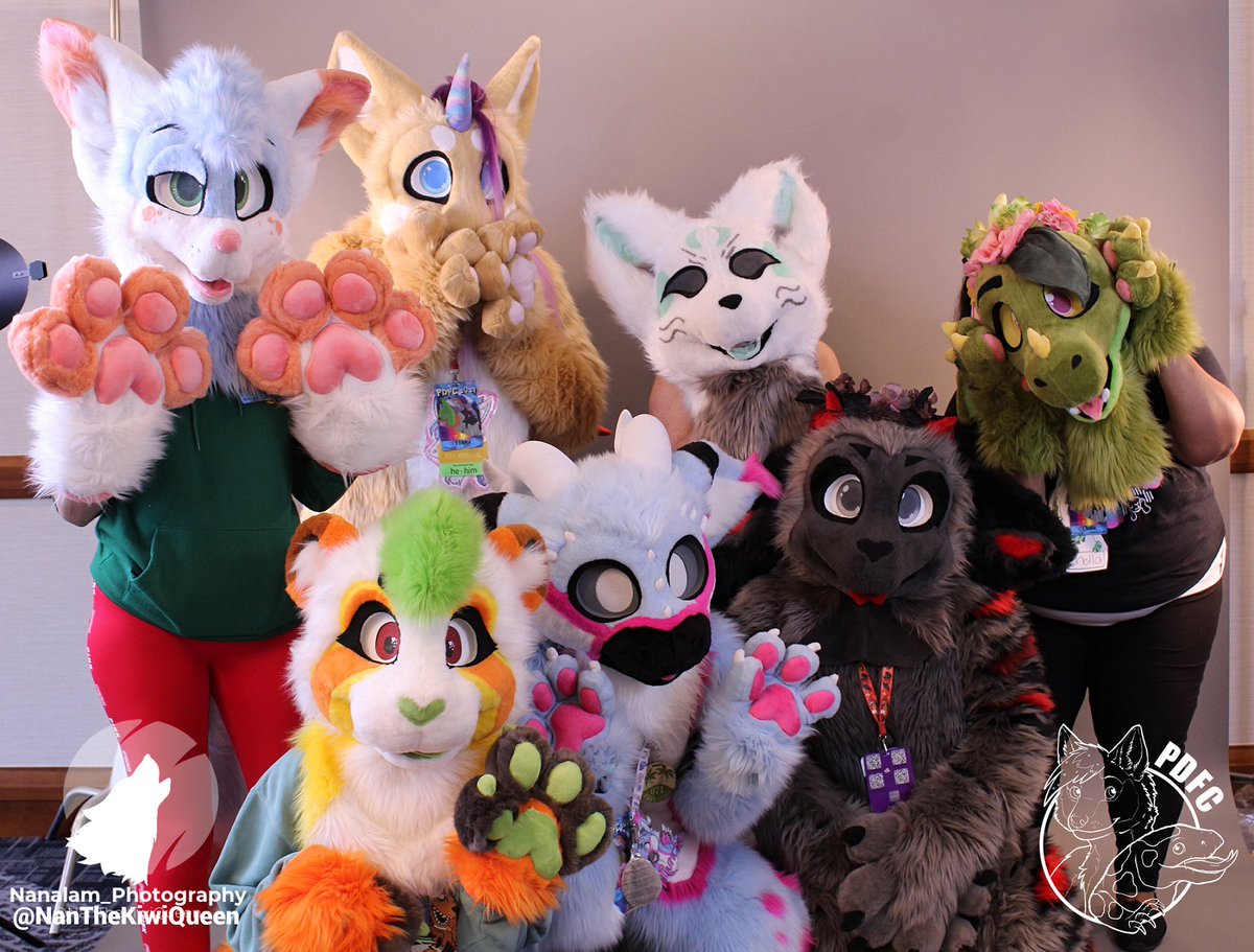 PaintedDesertFC's tweet image. OH MY GOSH!!! so many beautiful fuzzies in one photo, I don&apos;t think I can take this level of adorableness!!  Also say hi to our GOH 🐦 @itssofuzzyy  #FursuitFriday #photobooth #PDFC2023

📷: NanTheKiwi
🐦 : @NanTheKiwiUwU 
Insta: @NanTheKiwiQueen