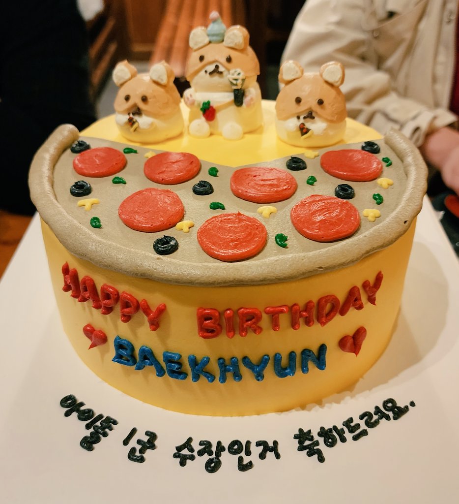 BDloved0412's tweet photo. #언제든_놀러와요_큥데이
#오늘은_배켜니날_배켜니세상
#HAPPYBAEKHYUNDAY
#해피큥데이 @B_hundred_Hyun

내 사랑 백현아 생일축하해❤️🐶❤️🐶
우리 이제 떨어질 일 없는거다아~?!🩷🩷 https://t.co/FzuLUroG4a