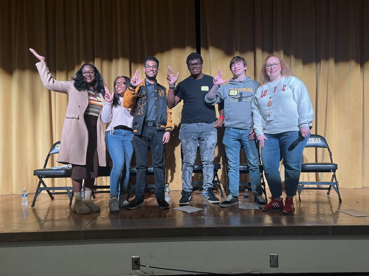 We had an amazing College Commitment Day yesterday! So many colleges  represented, so many dorm baskets given, and so many excited scholars ready for the next step
#CollegeSigningDay @BetterMakeRoom @LouisvilleCHS @JCPSKY @MichelleSircy