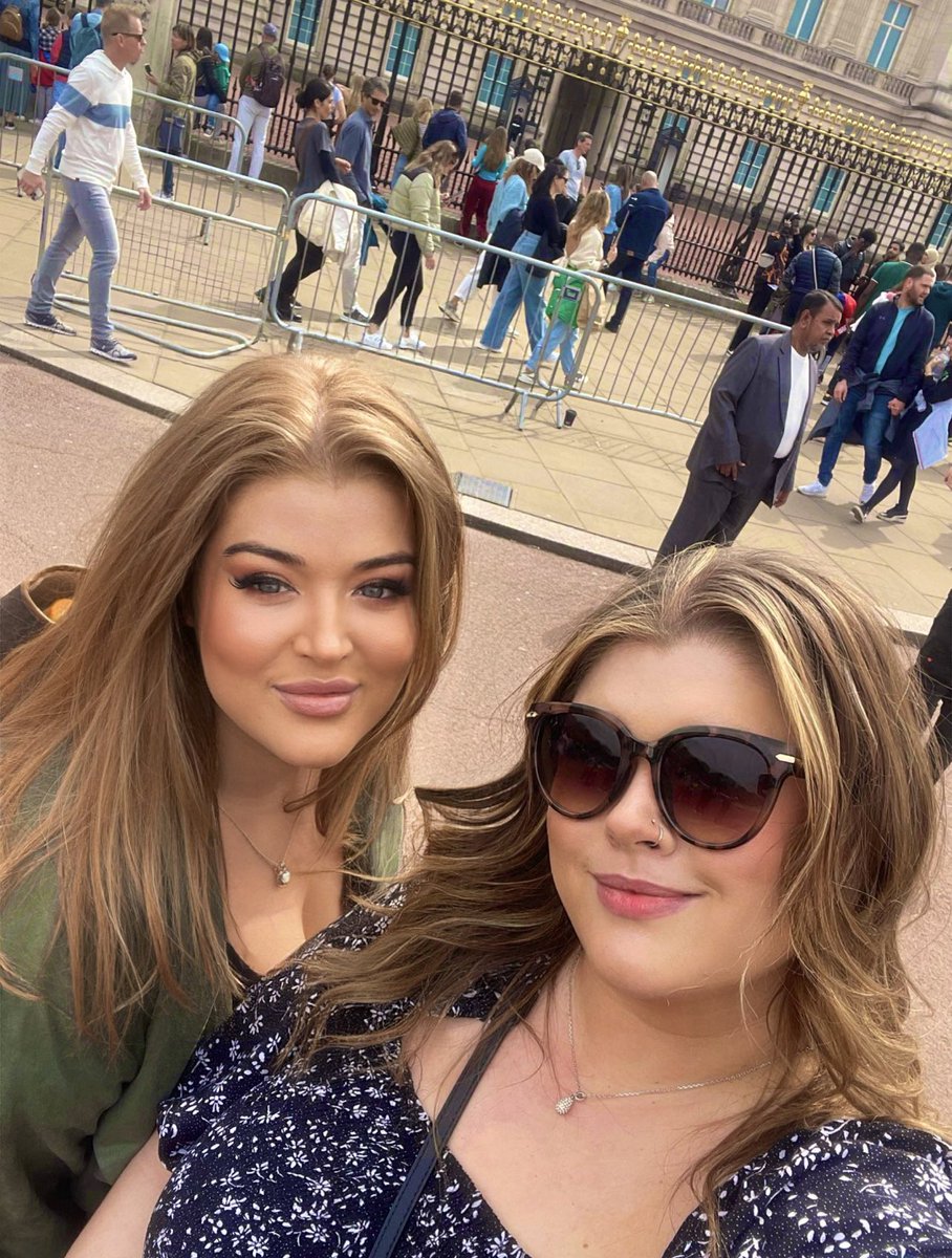 The best day exploring the capital with this beaut! Not to mention this was our first time meeting after 8 years of friendship. Thanks Biebs for bringing us together!! Love you for lifey 💜✨🫶🏼