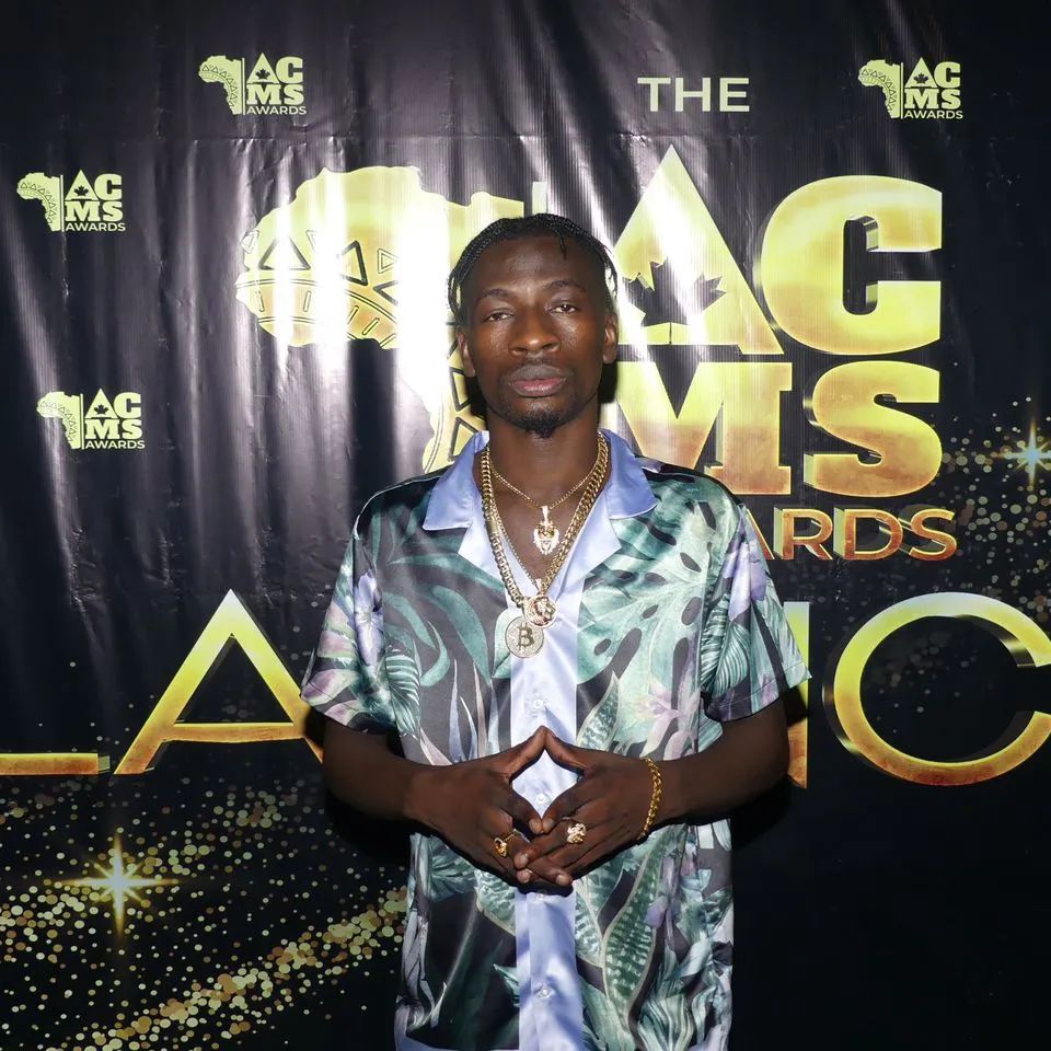 Frictionghana's tweet photo. The pre-signing of Street Wise, one of Ghana's most promising dancehall artists, between Top Kings Entertainment and the Afro Arab Group! Get ready for Street Wise! https://t.co/x7NRjrwzng