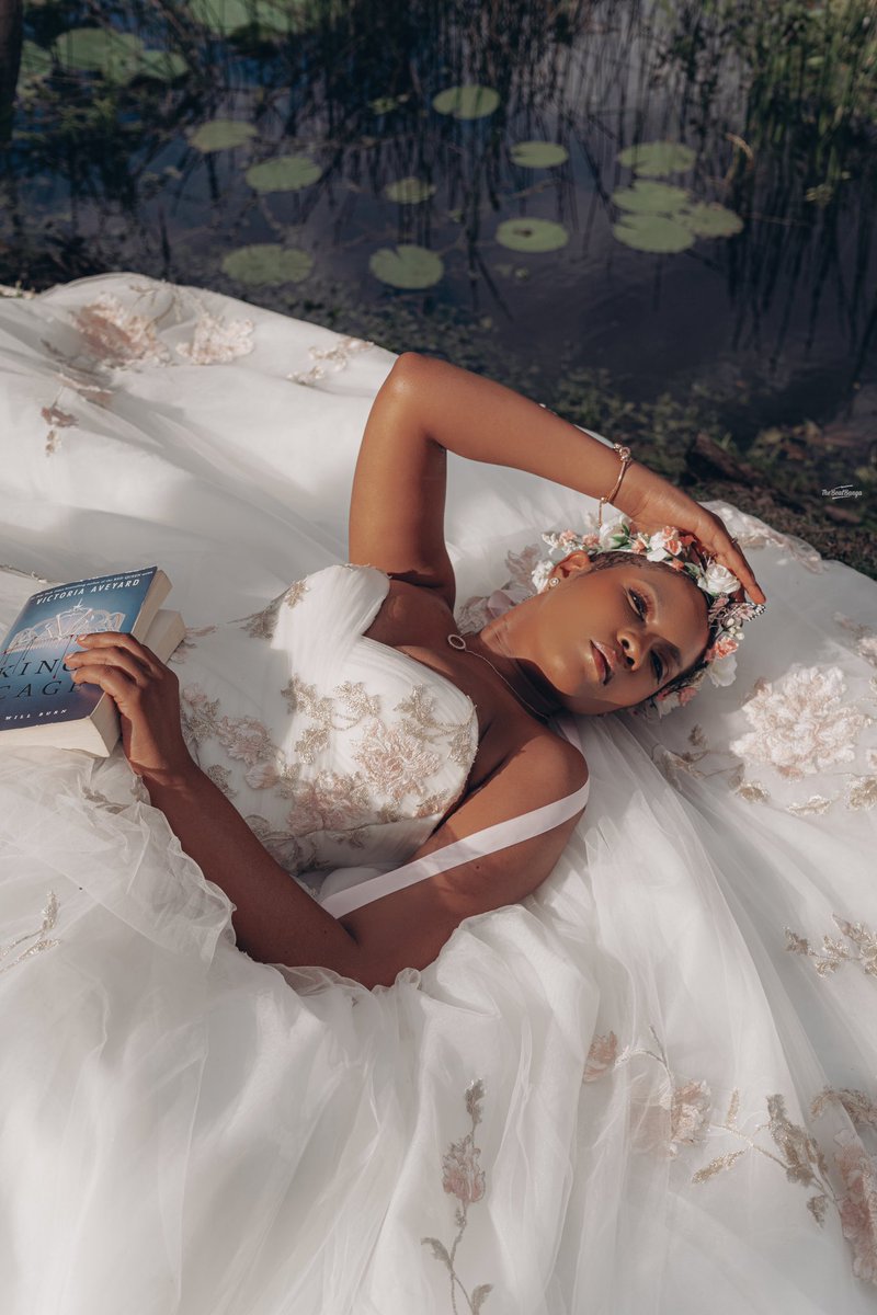 mamachell's tweet photo. A little throwback to when I did this fairytale #Bridgerton inspired photo shoot. It was such a highlight coming out of Chemo and doing this 🫶🏾. I really should do these type of shoots annually. Also need to frame a few of these. What theme should I do next? #chelldem https://t.co/9tmZEL2hGQ
