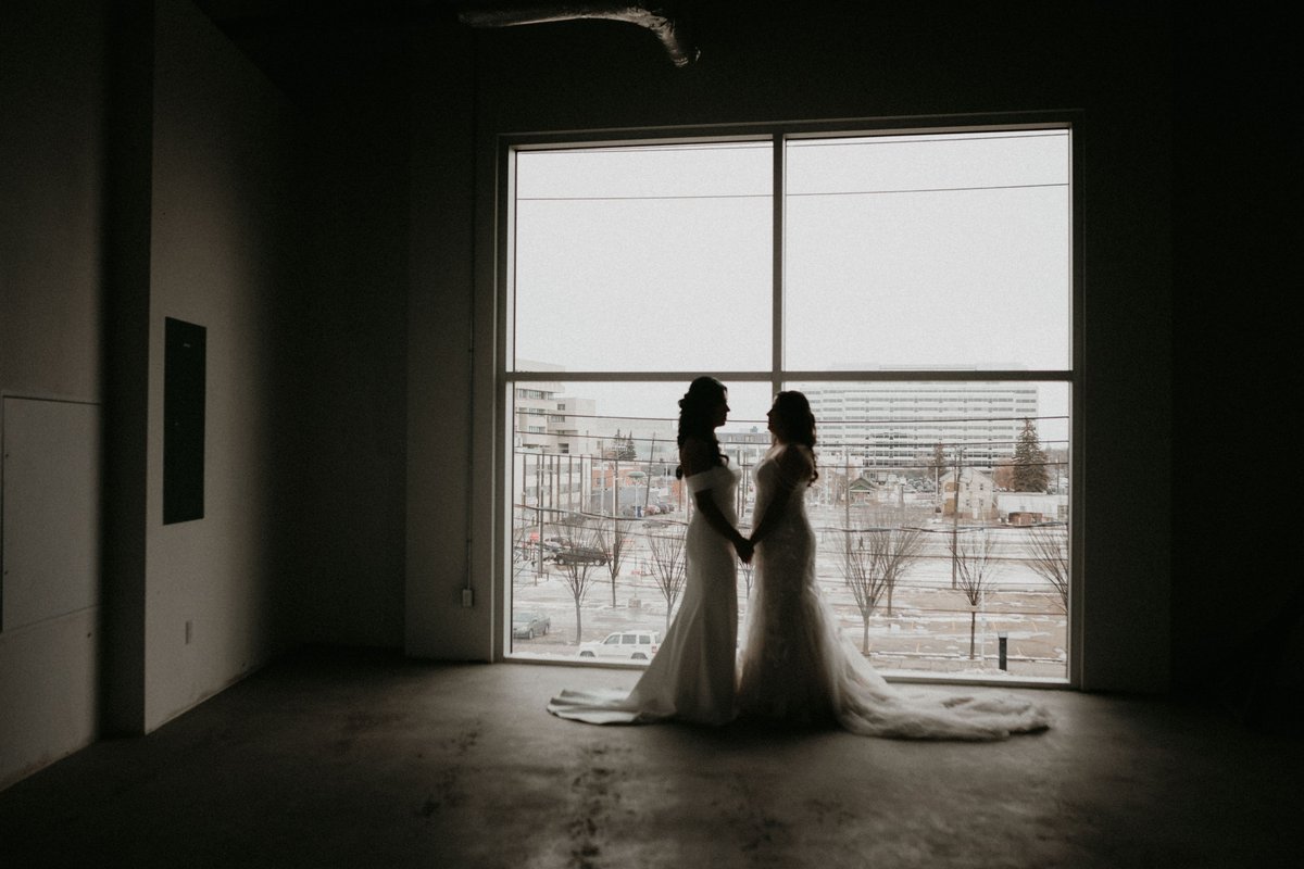 PendennisYEG's tweet photo. For some reason, our windows have become the perfect frame to capture the perfect moment.

No complaints - we LOVE seeing these moments captured here at the Pendennis #yeg #edmonton #yegphotographer https://t.co/tpTAv7AdGb
