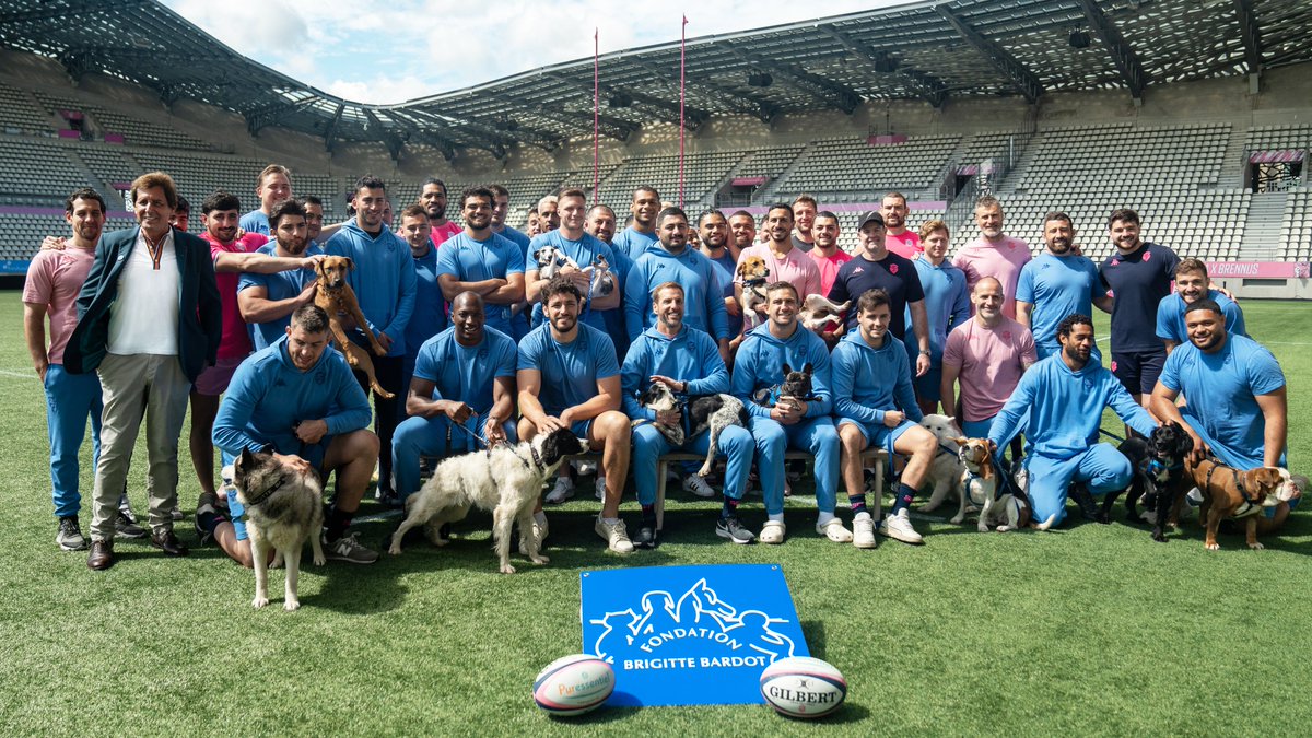 #StopAbandon
🚨Les rugbymen du <a href="/SFParisRugby/">Stade Français Paris</a> se mobilisent en faveur de l'adoption des animaux de compagnie !
Alors que tous les refuges de France sont saturés et que le nombre d'abandons s'accentue, les joueurs du Stade Français Paris, en présence de <a href="/MaxGuazzini/">Max Guazzini</a>, Secrétaire