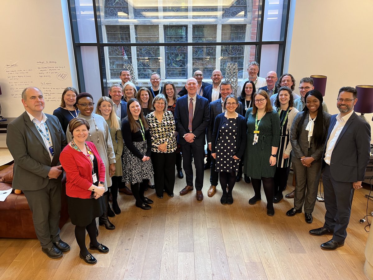 A pleasure to discuss priorities for genomic medicine with multi-disciplinary teams across North East &amp; Yorkshire, and to meet patients benefitting from these advances. Also great to see the testing process at Newcastle Genomics Laboratory. <a href="/NEYGenomics/">North East & Yorkshire Genomics</a> @AHSN_NENC <a href="/NHSgms/">NHS Genomic Medicine Service</a>
