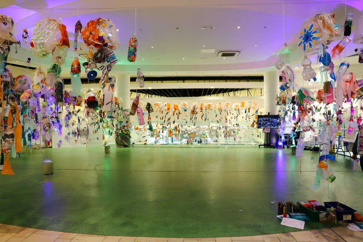 CEP_Wandsworth's tweet photo. 🌎That's a wrap for the #SingleUsePlanet exhibition! Over 1,200 members of the public have explored the exhibition created by over 1,100 #Wandsworth Year 4 & 5 students.
Many families and schools have got crafty in our free eco workshops in the space at @SouthsideSW18🍃 https://t.co/qz93Y3j2Jn