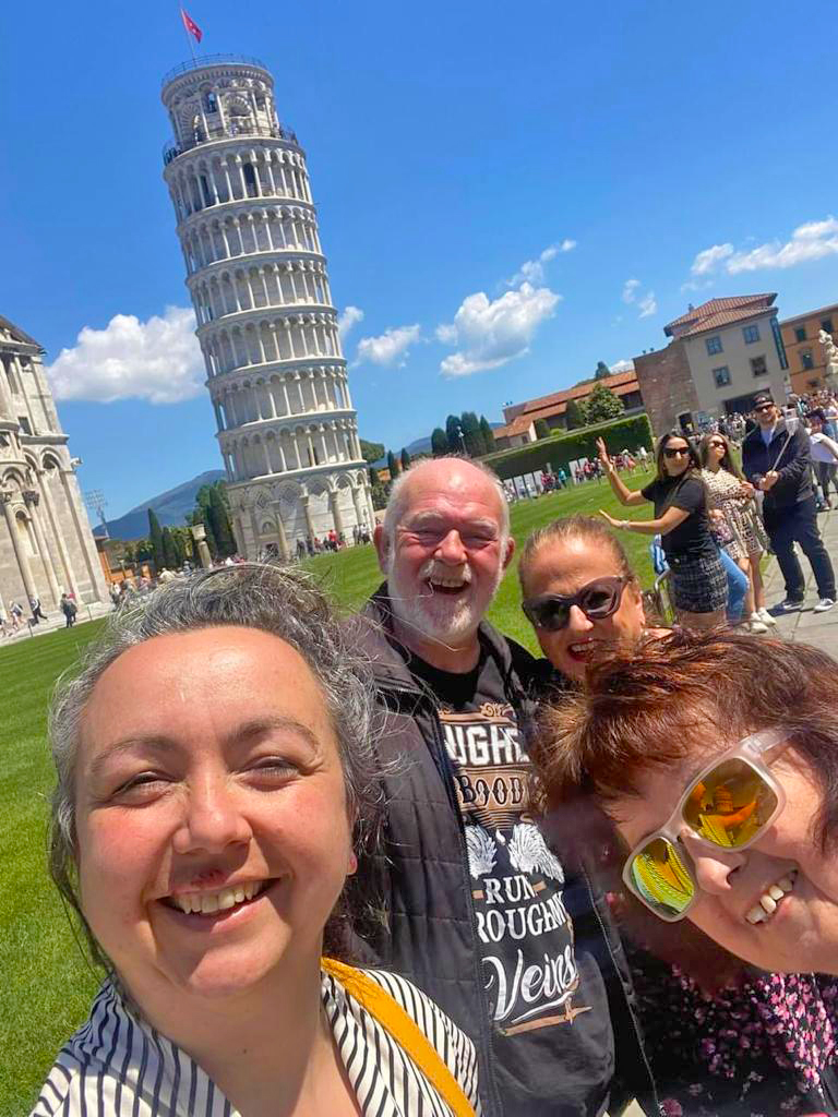 The Smashing Times team and our colleagues from @pressureline on their way home took a detour from the train station in Pisa to the airport... and look what they found 😄🤳  #TheStoryProject