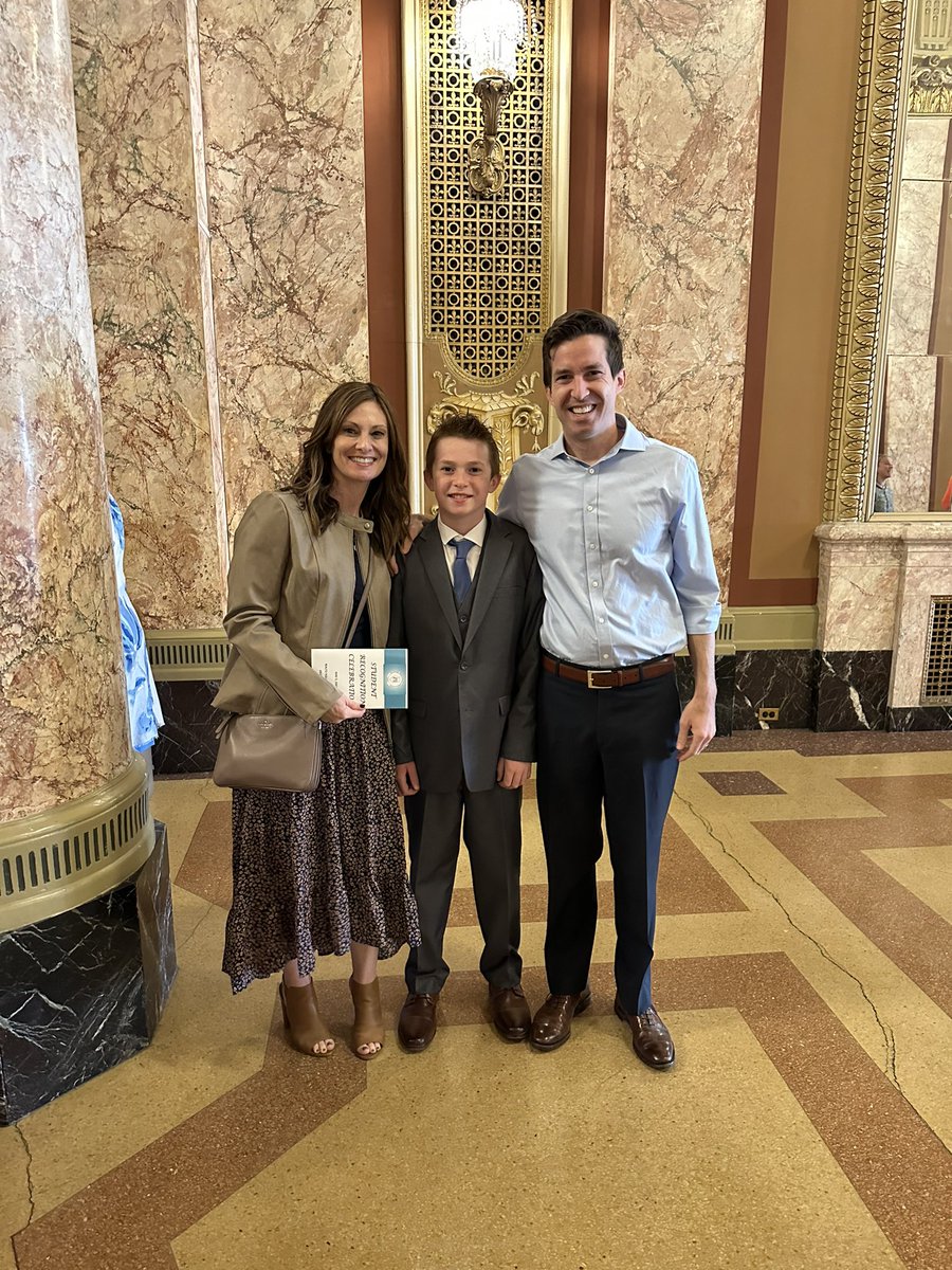 Congratulations to Ava and Adam for being honored as the Illinois Principal Association 5th grade students recognized at Wallin Oaks Elementary School. They are the ideal K9 leaders who are forever P.R.I.D.E.ful as they move on the middle school. ❤️🖤🤍#wallinoaksk9s  #ipa