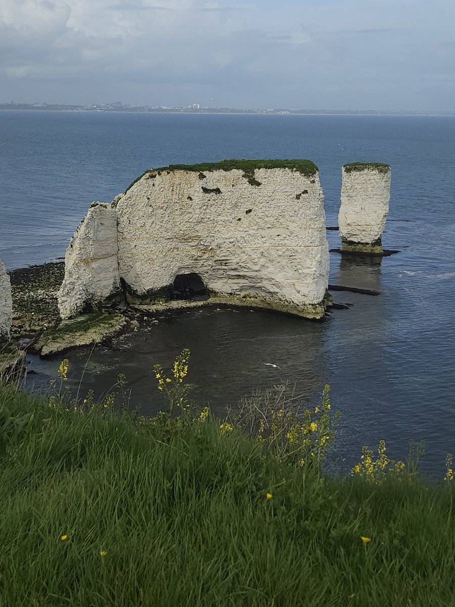 RomseyGeography's tweet photo. Hello Old Harry! #crackcavearchstackstump #jurassiccoast #leeson23 https://t.co/9SyswAeKIJ