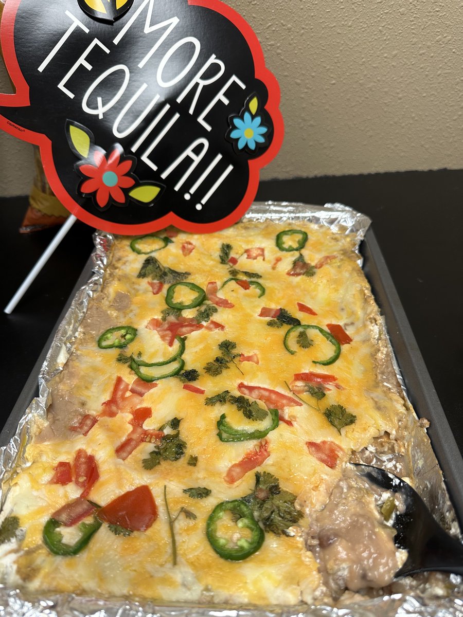 KKBOLD's tweet photo. Happy Cinco de Mayo! Please try to not confuse it with a clinic or salad dressing. #happycincodemayo #adagency #moretequila #tacoboutaparty https://t.co/htf9HA9OSg