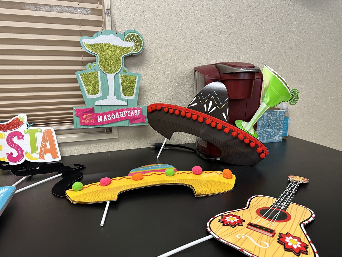KKBOLD's tweet photo. Happy Cinco de Mayo! Please try to not confuse it with a clinic or salad dressing. #happycincodemayo #adagency #moretequila #tacoboutaparty https://t.co/htf9HA9OSg