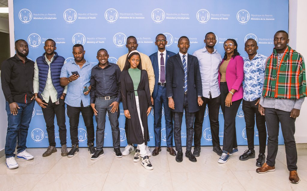 This is guy @ClaudeKarangwa is doing great online and offline simultaneously. Youth dedicated to share ideas,implement and support government by doing right things,Sharing opinions and thoughts to build Beautiful RWANDA. Keep it up , connect more youth to learn from you & Act.