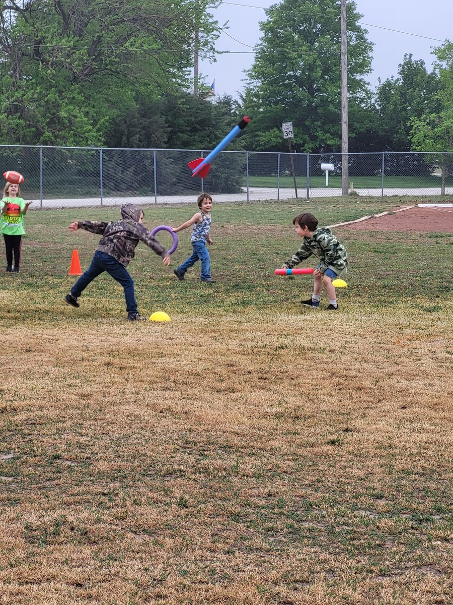 Srobateman's tweet photo. Field Day https://t.co/5OFKjaXIaQ