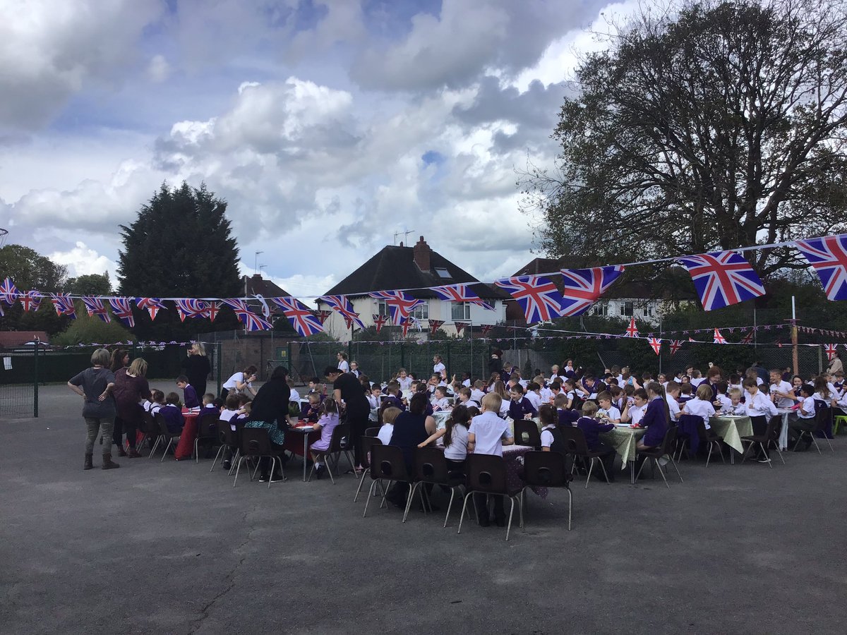 MrHunt1206's tweet photo. @RowParkAcademy Coronation Day celebrations concluded in traditional fashion with a delicious Cream Tea picnic for the whole school! 🇬🇧🫖 https://t.co/eW3NeGcqdD