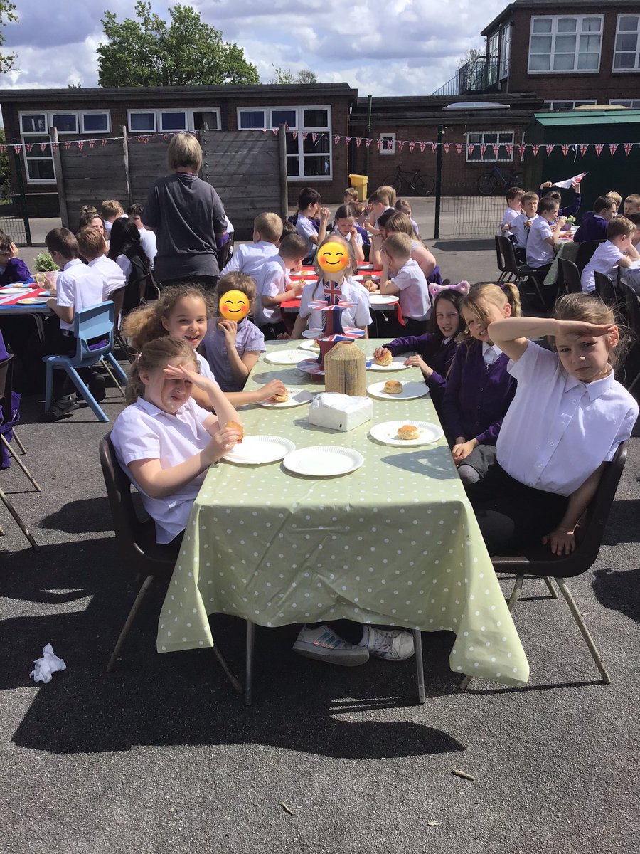 MrHunt1206's tweet photo. @RowParkAcademy Coronation Day celebrations concluded in traditional fashion with a delicious Cream Tea picnic for the whole school! 🇬🇧🫖 https://t.co/eW3NeGcqdD