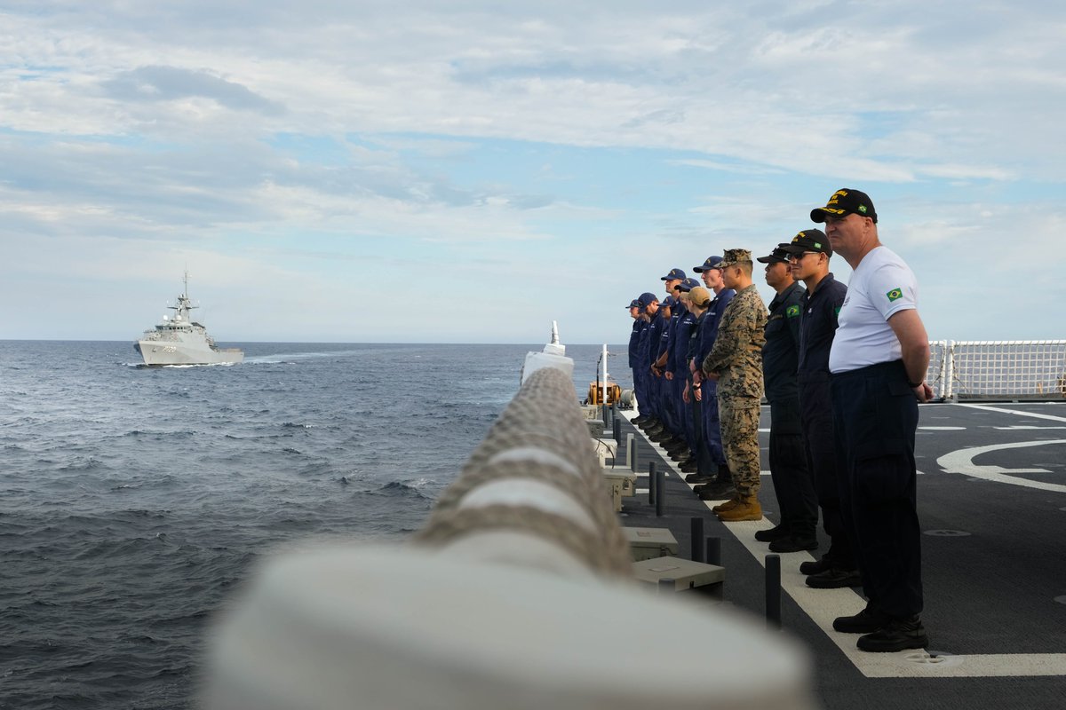 MARFORSOUTH's tweet photo. #BuildOurTeam through #partnership 

#Marines teamed up with the  U.S. Coast Guard Atlantic Area Command to counter illegal, unreported, and unregulated fishing, which has replaced piracy as the leading global maritime security threat.

Click the link below for the full story. https://t.co/wibxTJsCbr
