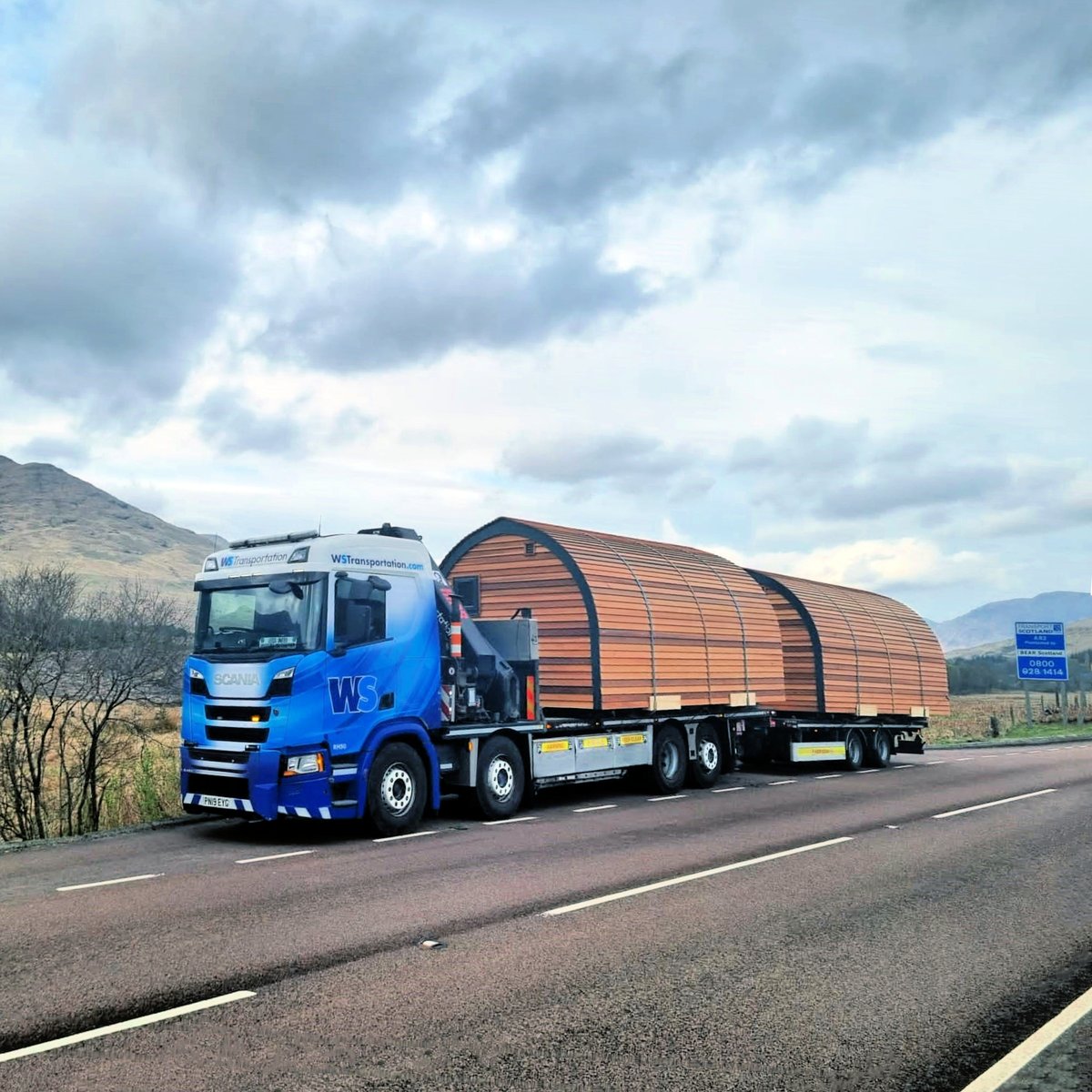 WSTLtd's tweet photo. Another @Cedartreepods delivery using one of our Rigid Hiab vehicles with Drawbar. Beautiful scenery for our driver to enjoy en route to Oban, Scotland. 🏴󠁧󠁢󠁳󠁣󠁴󠁿
#wstransportation #drivenbyperfection #specialislifting #enroute #hiab #logistics #transport #glampingpods #CedarTreePods https://t.co/5xReRD4Ktb