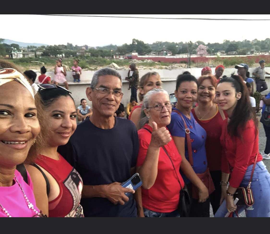 irc8507's tweet photo. Los trabajadores del IPU Cuqui Bosch a la vanguardia en su desfile del primero de mayo. #1Mayo #ALaPatriaManosYCorazón #Cuba https://t.co/17sQUwAeGk