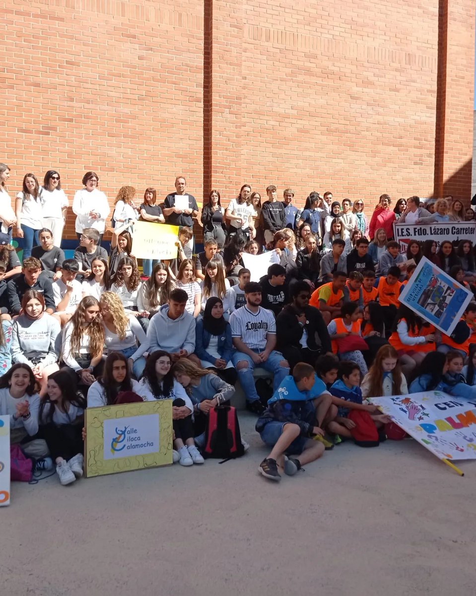 TeruelConvive's tweet photo. @dgafprofesorado @LazaroIes Volando junt@s por la convivencia. Impresionante lo vivido esta semana en el IES Fernando Lázaro Carreter de Utrillas. Primer Encuentro entre Alumnado Ayudante de la provincia de Teruel. Más información en nuestra web. https://t.co/AmYsdY4viA https://t.co/llZ0Rehbcv