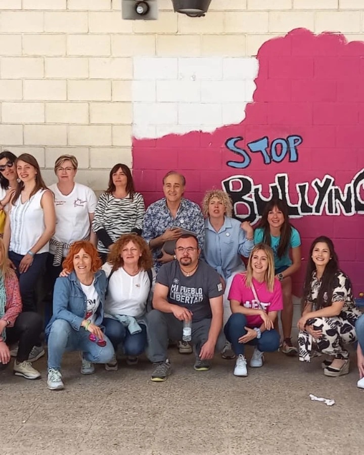 TeruelConvive's tweet photo. @dgafprofesorado @LazaroIes Volando junt@s por la convivencia. Impresionante lo vivido esta semana en el IES Fernando Lázaro Carreter de Utrillas. Primer Encuentro entre Alumnado Ayudante de la provincia de Teruel. Más información en nuestra web. https://t.co/AmYsdY4viA https://t.co/llZ0Rehbcv