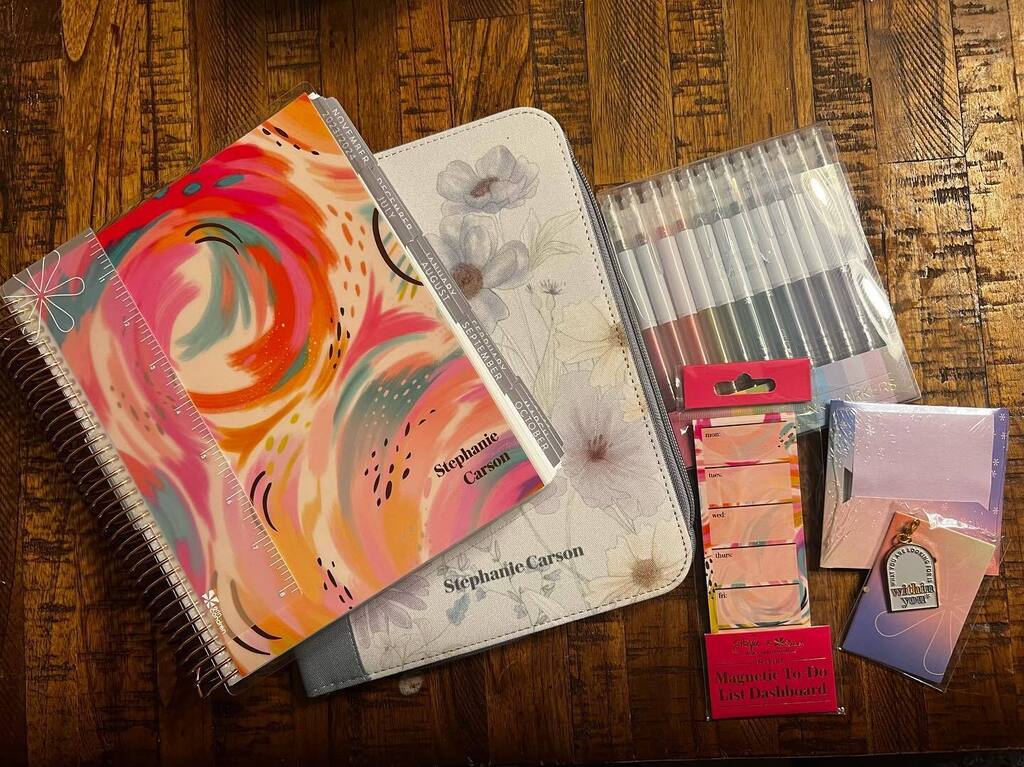 StephTxPlans's tweet photo. Apparently, I post once a year and that’s to show my new planners lol. I really didn’t need anything new, but I couldn’t resist the new items. ❤️

#plannercommunity #planner https://t.co/p103bbFri1 https://t.co/b9B3taFmYy