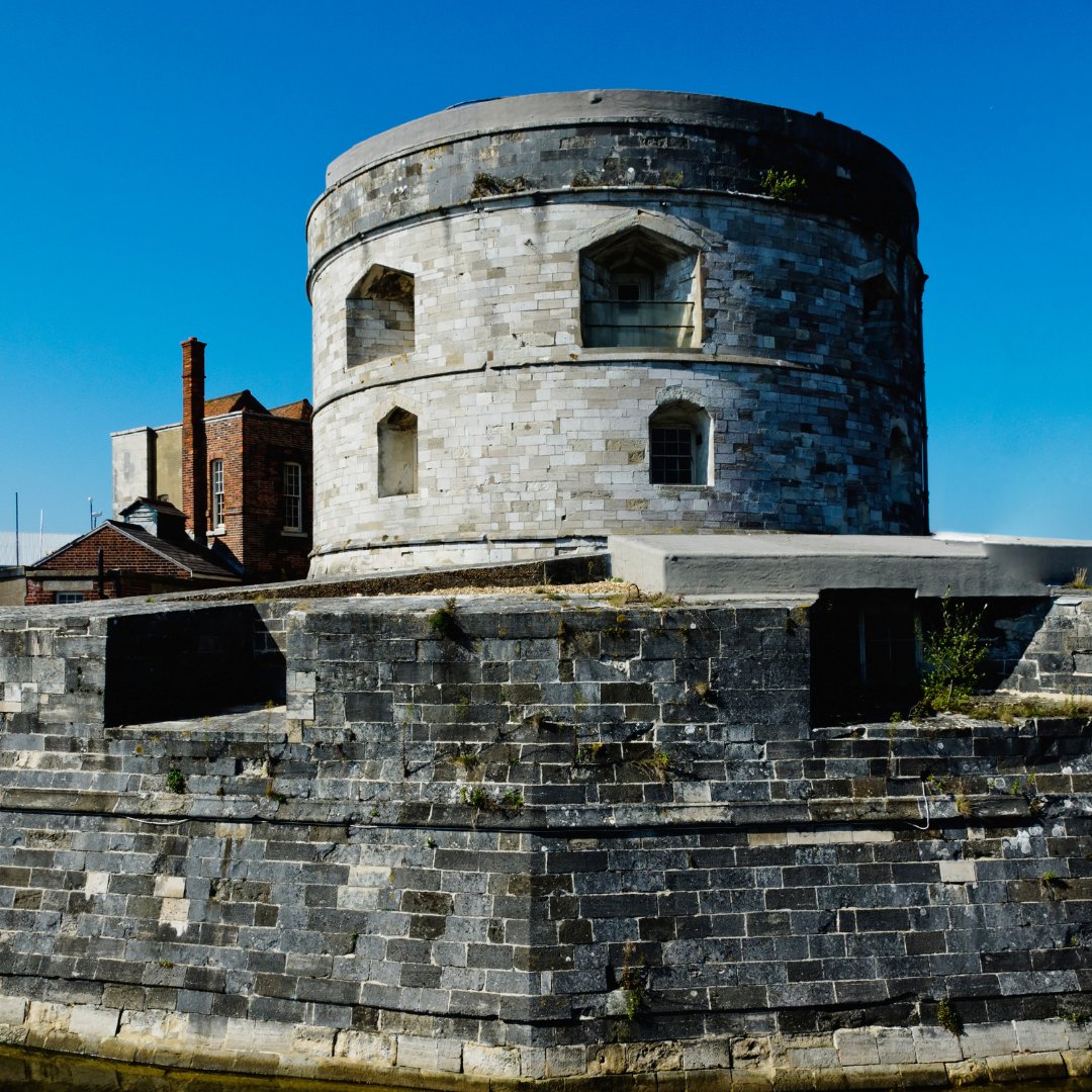 Did you know that just down the road from The Fabulous Catch Company HQ is a castle built by a king? Calshot Castle is an artillery fort, built by King Henry VIII to defend the sea passage to Southampton. It is now owned by English Heritage.
#calshot 
fabcatchco.co.uk