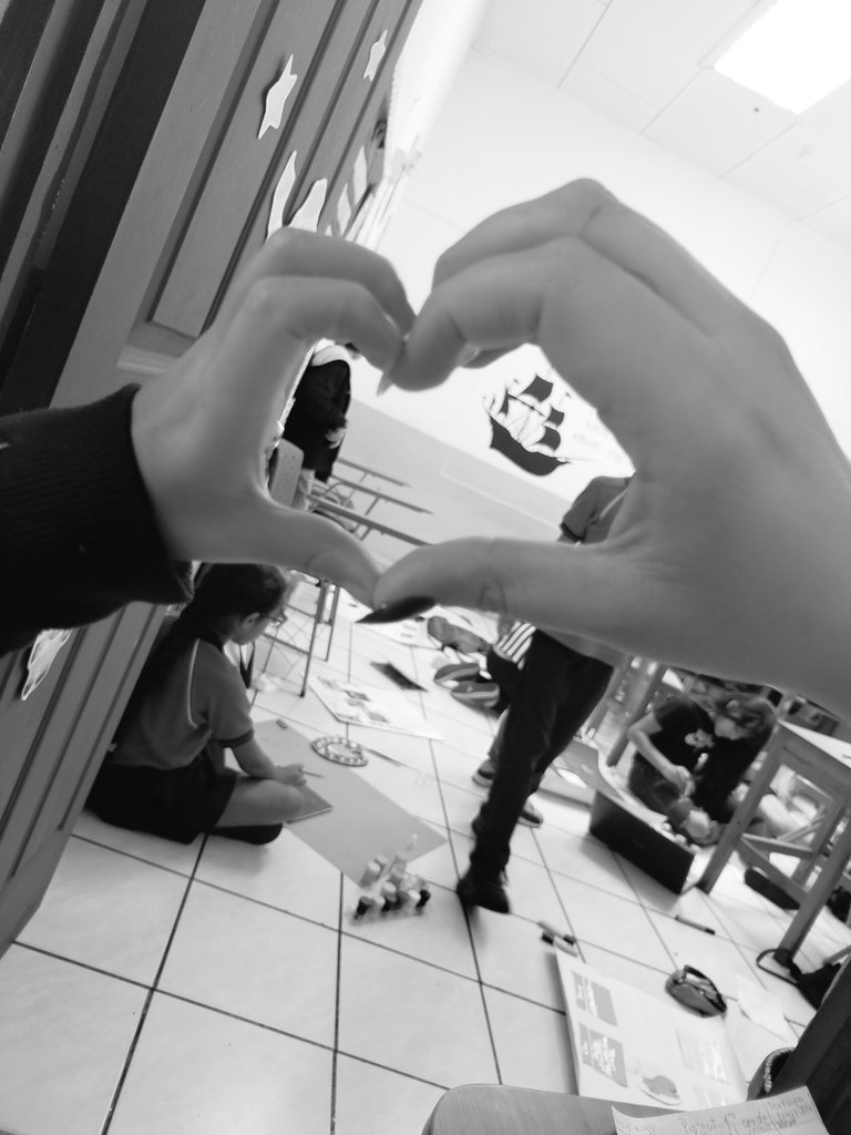 Yo amo mi trabajo, siento que no hay nada más gratificante que ver el impacto positivo que podemos tener en los chicos, aún más cuándo muchos viven realidades muy dolorosas, los admiro tanto cada dia me sorprenden más todo lo que han logrado y el amor que me hacen sentir ❤️🥺