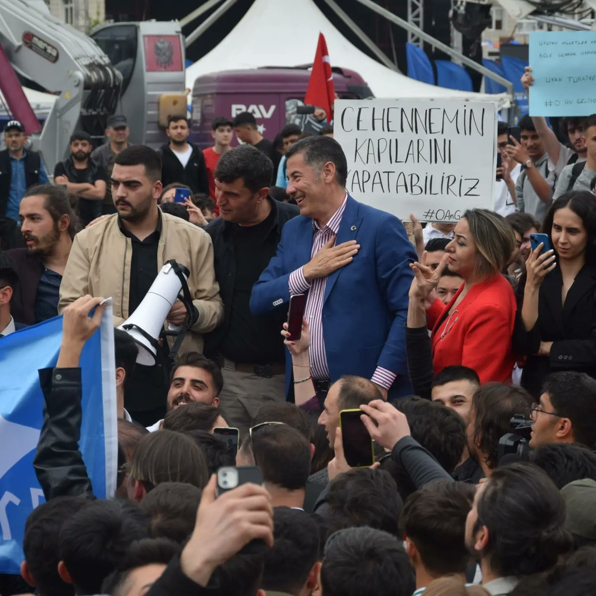 OAnGeliyor's tweet photo. Gelenek bozulmadı! İlginize teşekkür ederiz 🙏

#OAnGeliyor https://t.co/I8tXJ0vE3B
