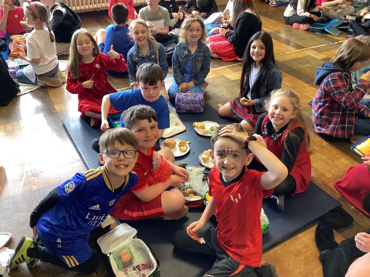 Today we kicked off our #Coronation2023 celebrations with a delicious afternoon tea picnic in the hall! A big thank you to our wonderful kitchen staff for making all of the tasty treats for us to enjoy  👑 #sjsbhistory #sjsbsmsc #coronation @StJosephStBede