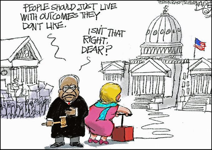 namwella1961's tweet image. Thanks to Ginni Thomas we need a new law.

If your spouse conspires to overthrow the govt, or is paid under the table by Kellyanne Conway on the behalf of right-wing activist Leonard Leo, to overturn #RoeVsWade, your resignation as a Supreme Court Justice is mandatory.
#ProudBlue