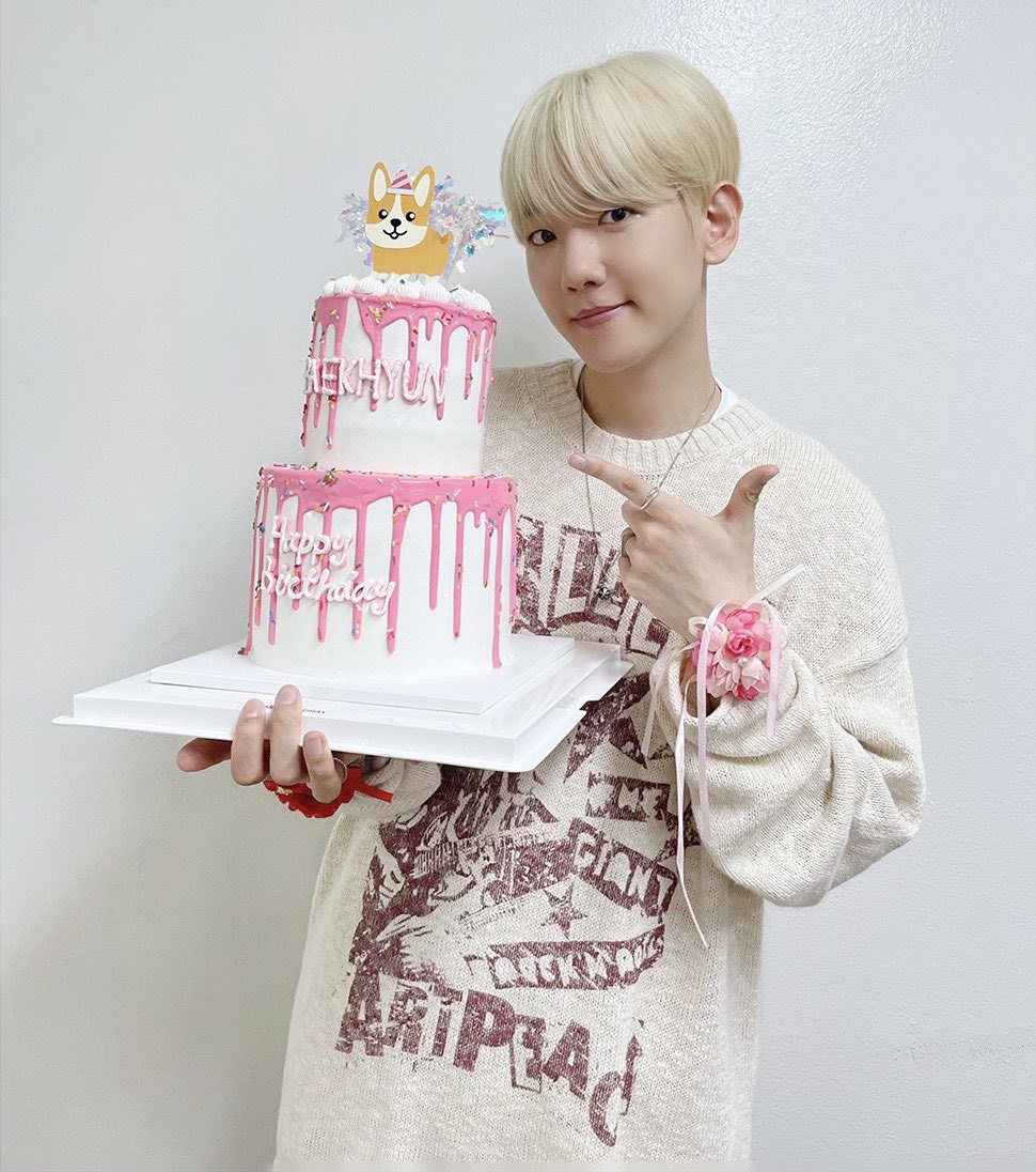 byunntae69's tweet photo. GIVEAWAY EDISI BAEKHYUN BIRTHDAY!🥳

saldo e-wallet 50k buat 2 orang (25k/each)
rules :
- rt &amp; like this tweet
- rep ht baekhyun bday
- rt &amp; like my pin

end besok malem? goodluck!🤩
#언제든_놀러와요_큥데이
#오늘은_배켜니날_배켜니세상
#MainCharacterBaekhyunDay 
#HAPPYBAEKHYUNDAY https://t.co/UJh0gOCYvI