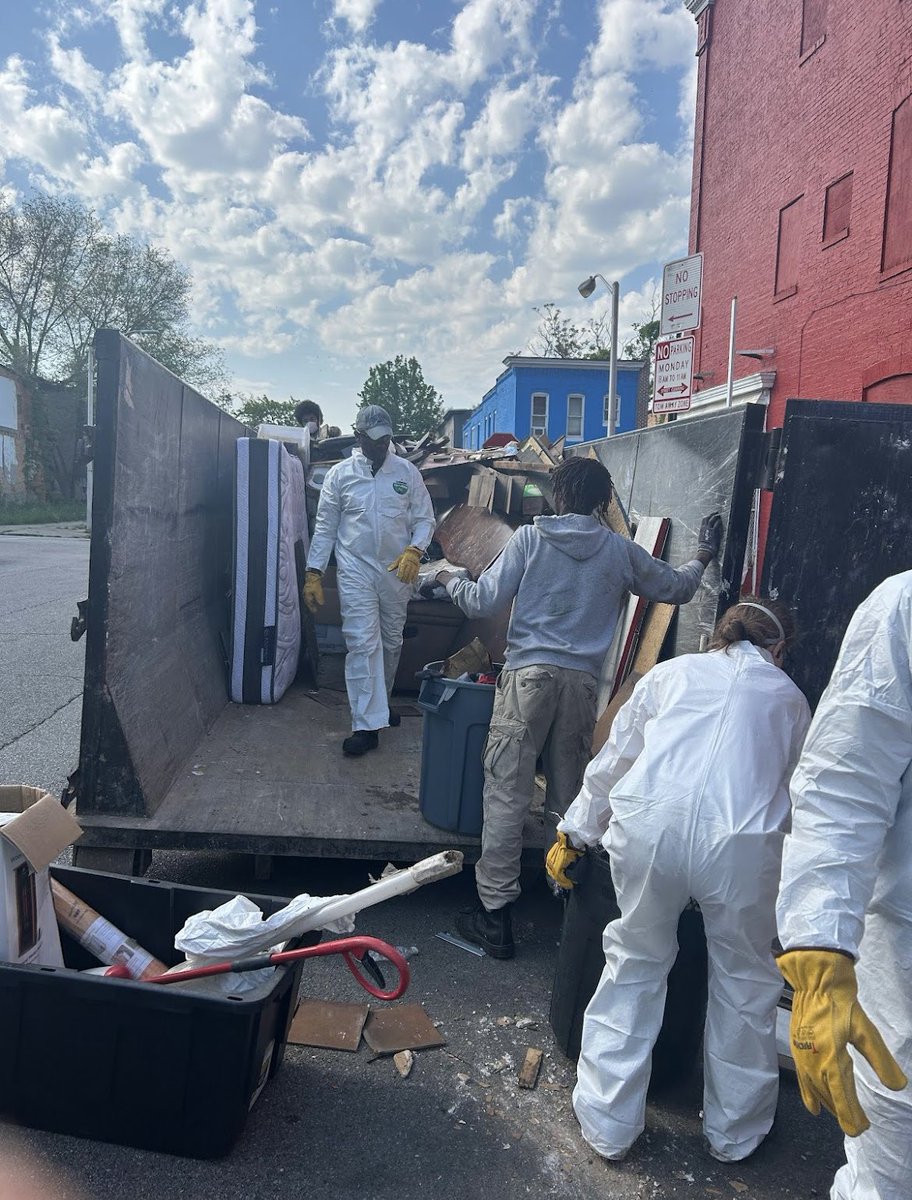 Grow Home recently participated in BGE Exelon Volunteer day...  We were out to help “break a difference” with a community cleanup in West Baltimore.  #BMore
