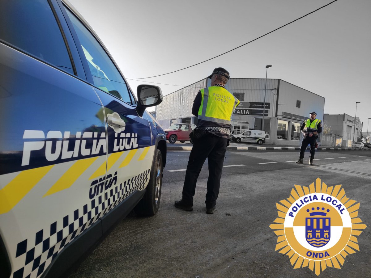 OndaPolicia's tweet photo. 👮♀️🗣... ja preparats per a un #finde de molt de #flamenc i molta actuació 💃🕺
👉 Gaudeix amb moderació de tan extensa oferta 😇
🚔 Ens tens molt #propet 😉0️⃣9️⃣2️⃣
#SomosTuPolicia
#semprealteucostat
#policiaonda https://t.co/ZrfaS9Gn5J
