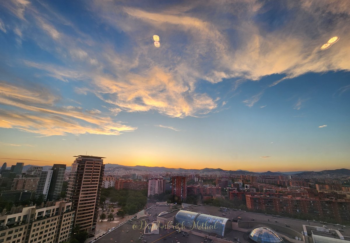 DrAmbrishMithal's tweet image. #viewfromthewindow
#sunset 
#sunsetphotography #docpix 

#Barcelona #Spain