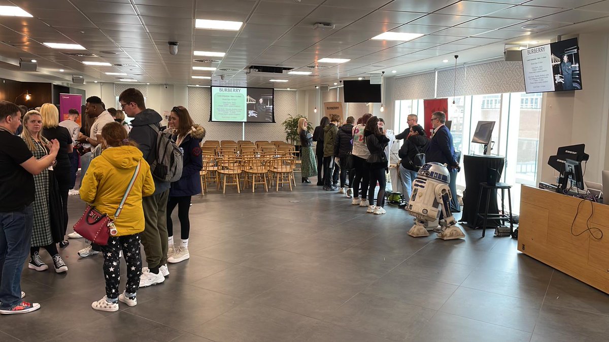 LeedsUnleashed_'s tweet image. How can Web3 impact customer experience and innovation within the fashion industry? 
@Burberry is answering just that during our sessions today 🧥
