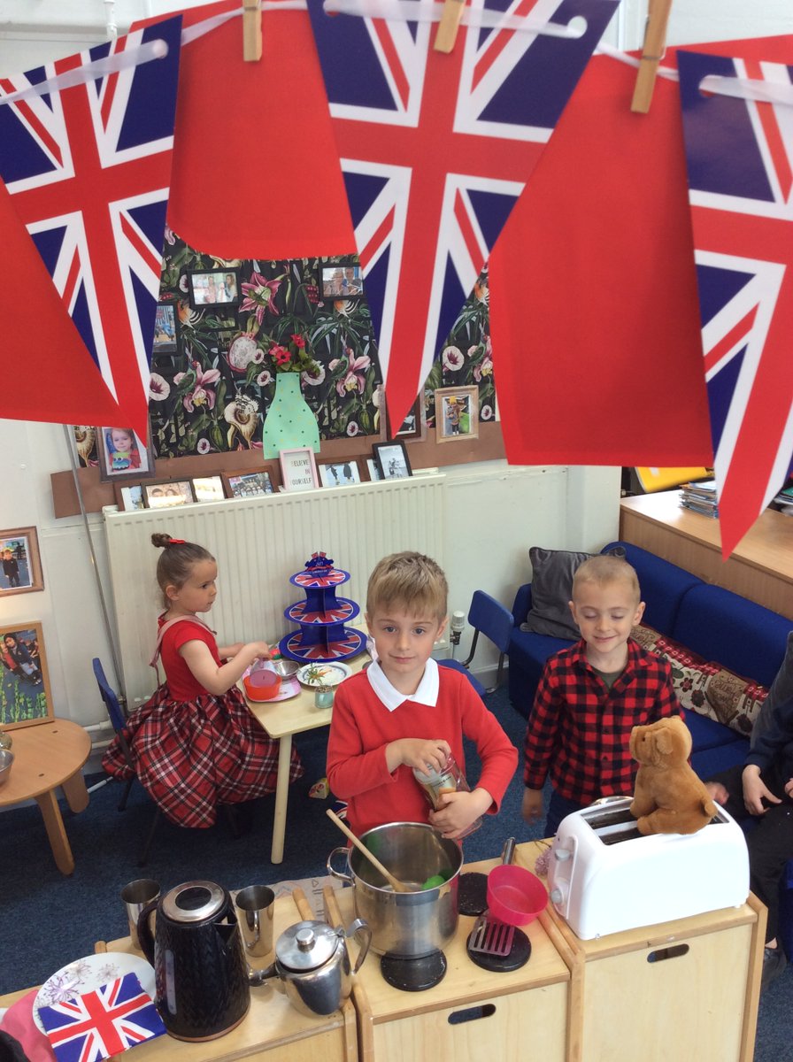 earlspencerpri's tweet photo. The EYFS have been busy this week learning all about the King's Coronation! https://t.co/A1RgmTkmol