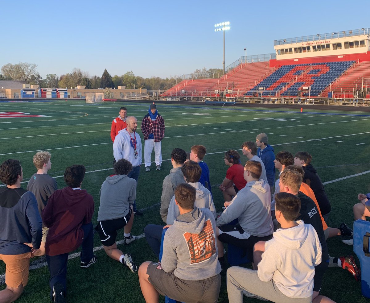 MrPrahas's tweet image. 🏈VALOR Friday ❤️
Thank you 🏈parents for breakfast 
#Thankful
#RelentlessCommitment
#Finish