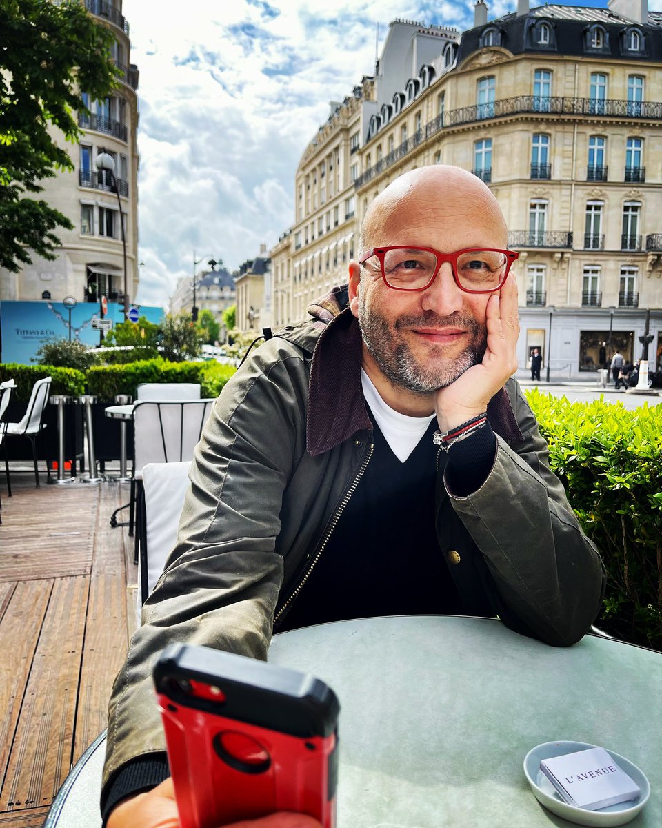 EnriqueMazzola's tweet photo. Selfie time in #Paris, after a beautiful visit to @Artcurial for a marvelous painting by #othonfriesz 🖼️🎨 #avenueMontaigne always #superchic 🕴️🕴️🕴️
.
.
#france #parisjetaime #parisianstyle #french #parismaville #pariscity #villelumiere #likeparis #loveparis #parisonline https://t.co/o7Y8jTakOb