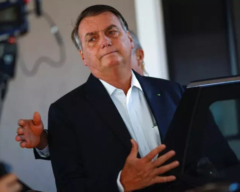 Esclarecendo: bolsonaro precisava SIM estar com cartão vacinal preenchido com as doses contra a COVID

Bolsonaro NÃO estaria isento de comprovar vacinação contra covid nos EUA, relatou uma Autoridade sanitária americana. 
A lei prevê que chefes de Estado estão livres da