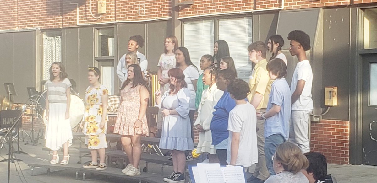 KimCayetano4's tweet photo. Great Georgia weather last night for Herschel Jones Middle School Chorus &amp; Band Concert Performance. Thanks parents for your support of our scholars (your children), it really takes a village.
#ChorusMatters
#TigerPRIDE😼🖤💛
#❤HJMSParents
#BandMatters https://t.co/G4vUZTLxTY