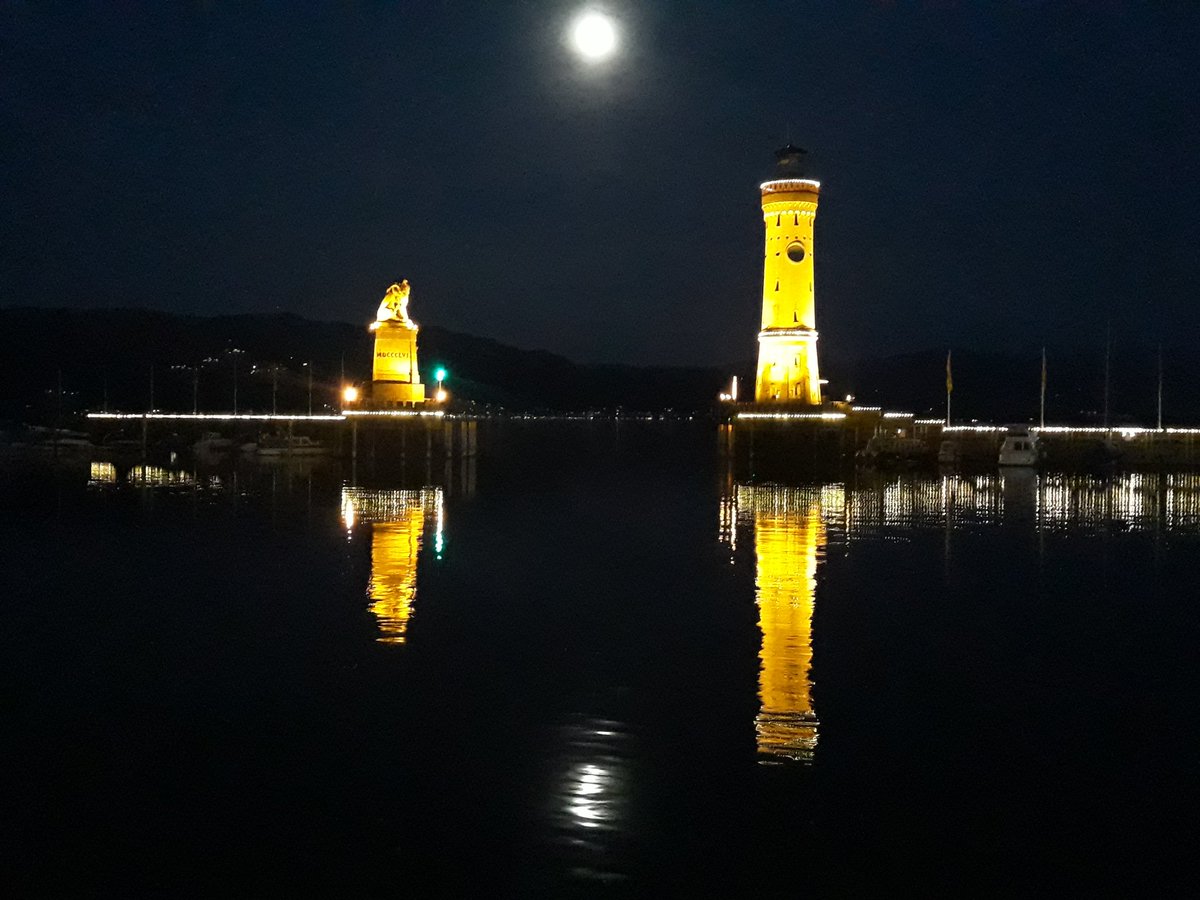 wolfhautz's tweet photo. Während @TanjaBirrenbach , @EmergMed4Life und @Sauter_TC am #DGINA23 mit der 🇩🇪 Notfallbubble quatschen, darf ich in Lindau was zu #REBOA erzählen.
#BANIS Symposium. Echter gar-nicht-so-geheim-Tipp.
Danke für die Einladung @PietschUrs https://t.co/O69oHi1ARm