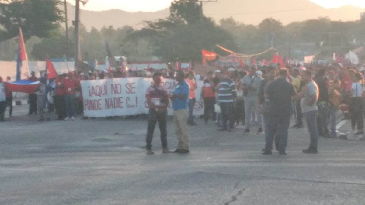 #1eroDeMayo Lista la ciudad Héroe #SantiagodeCuba para reafirmar con su desfile que aquí no se rinde nadie ....
#ALaPatriaManoYCorazón <a href="/DiazCanelB/">Miguel Díaz-Canel Bermúdez</a> <a href="/DeZurdaTeam_/">DeZurdaTeam 📳</a>