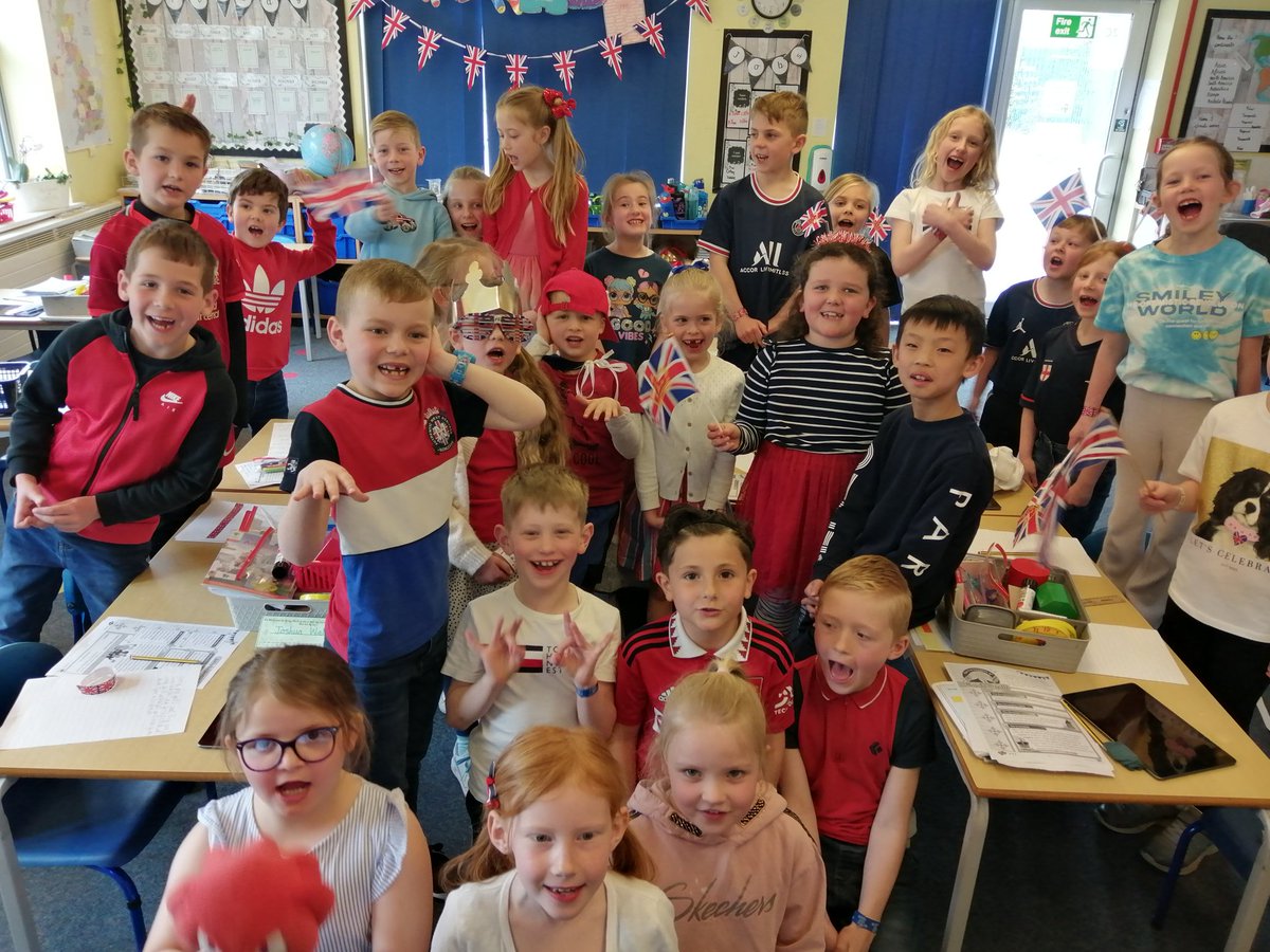 wclpsyear2's tweet photo. A right royal celebration! #wclps #KingCharlesCoronation https://t.co/hOWOycofx7